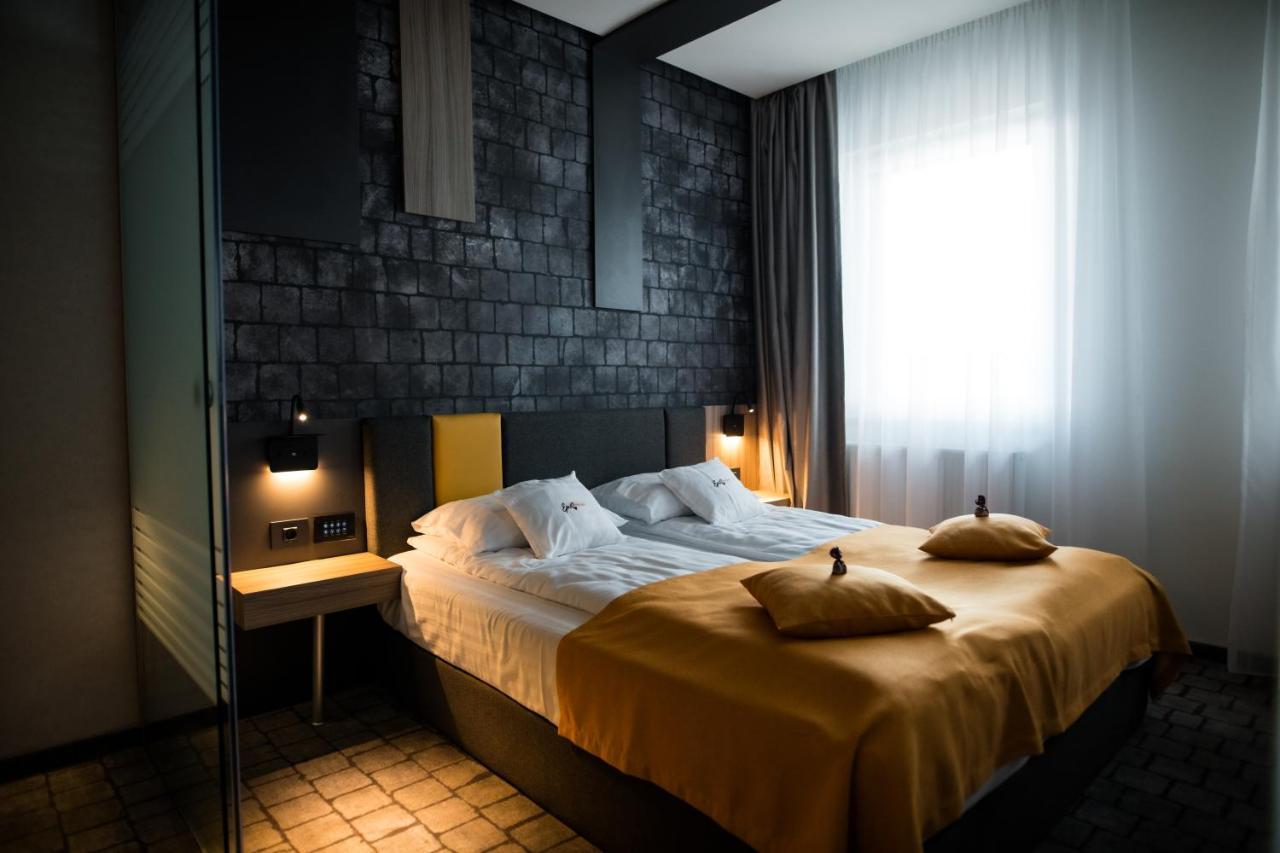 Hotel Epic Centrum Cisnădie Εξωτερικό φωτογραφία
