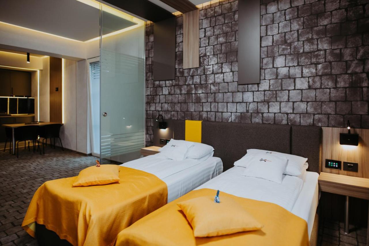 Hotel Epic Centrum Cisnădie Εξωτερικό φωτογραφία