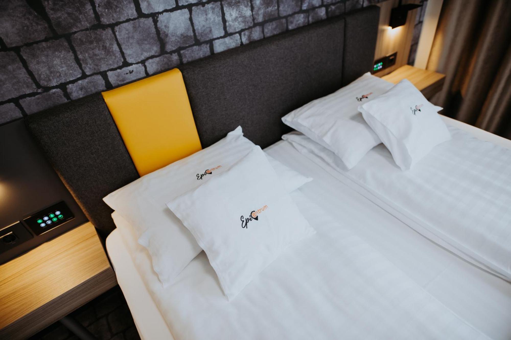 Hotel Epic Centrum Cisnădie Εξωτερικό φωτογραφία