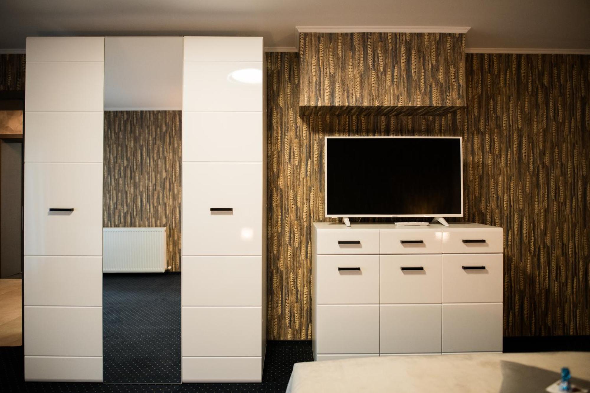 Hotel Epic Centrum Cisnădie Εξωτερικό φωτογραφία