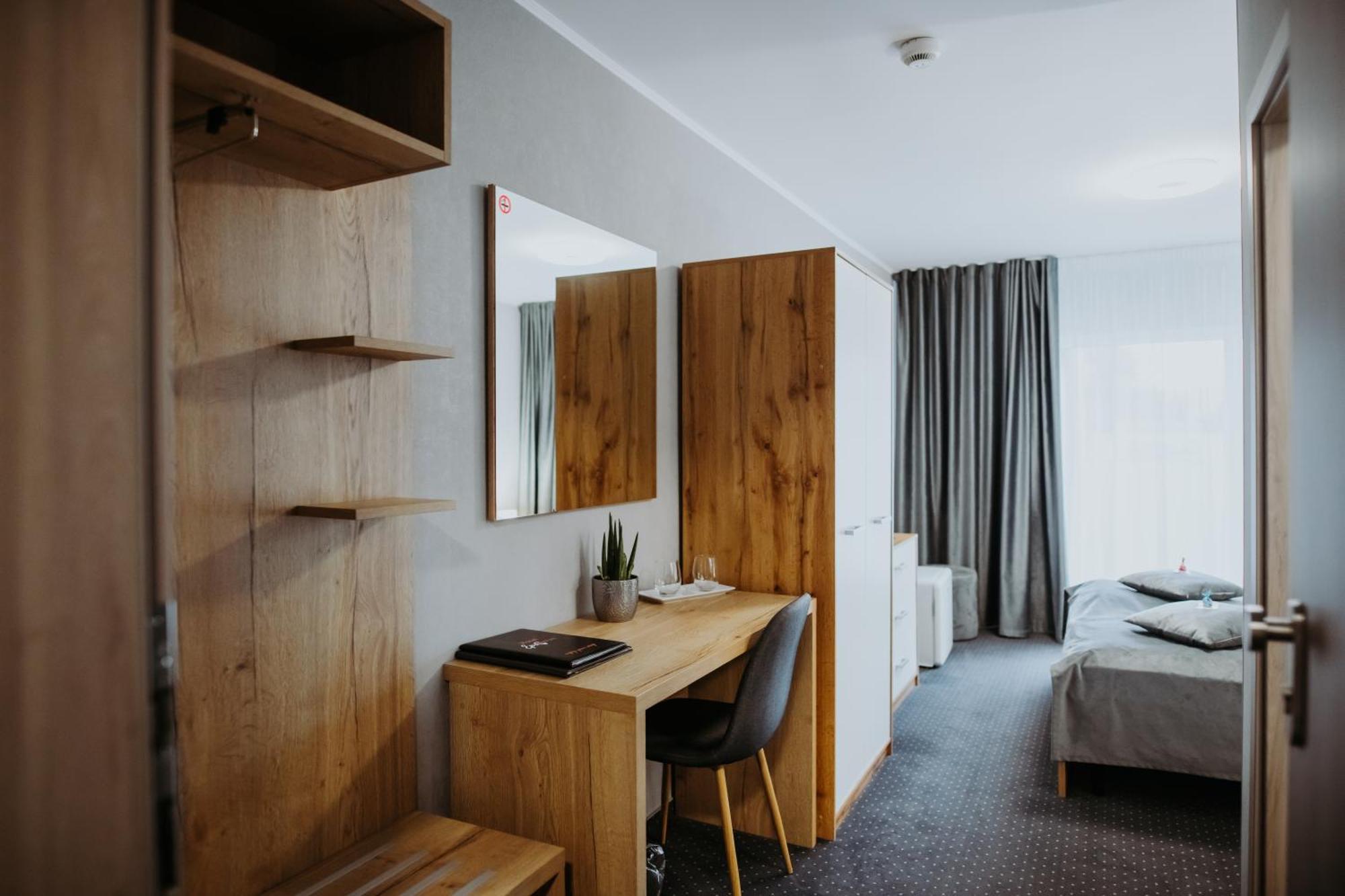 Hotel Epic Centrum Cisnădie Εξωτερικό φωτογραφία