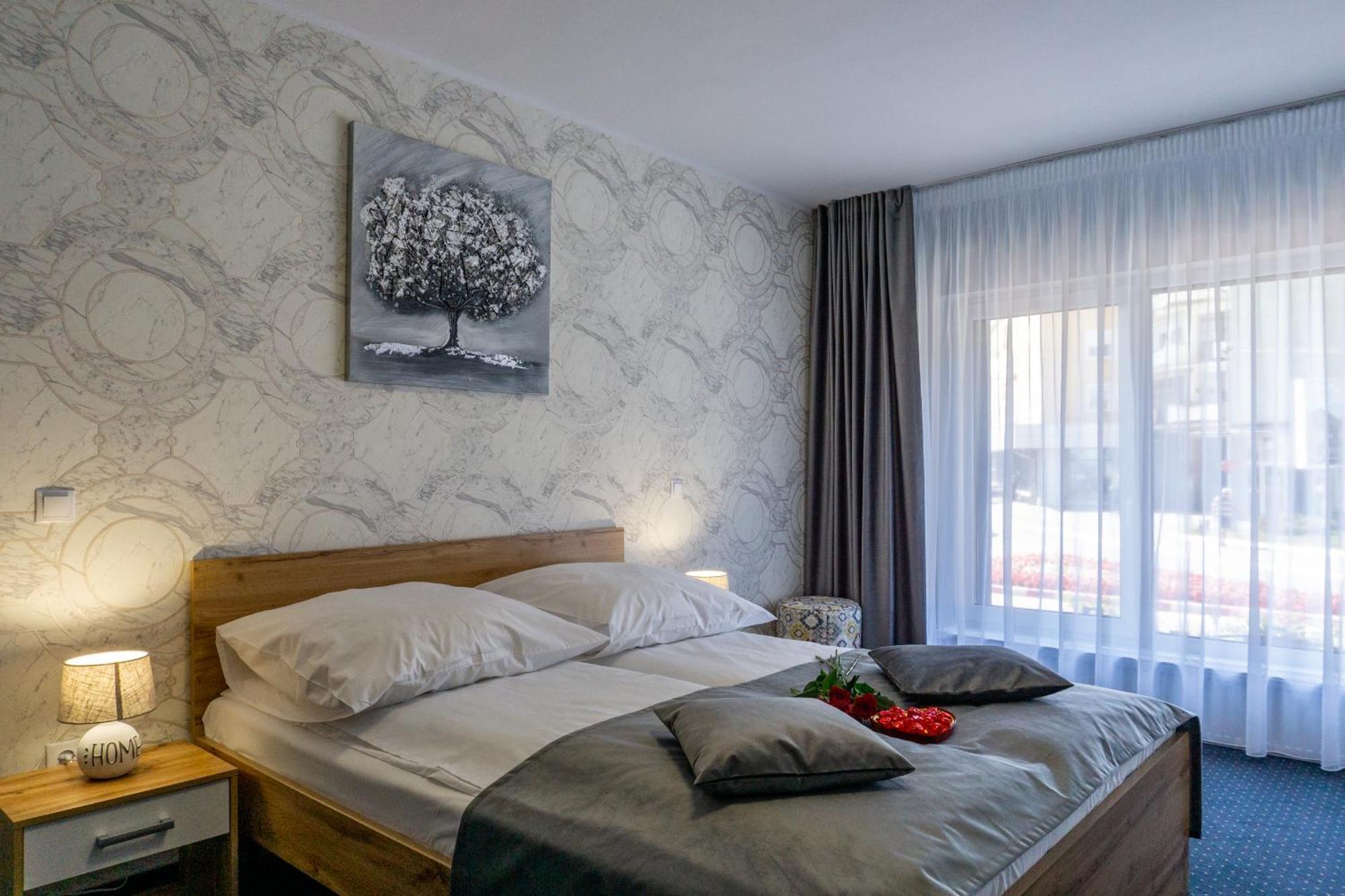 Hotel Epic Centrum Cisnădie Δωμάτιο φωτογραφία